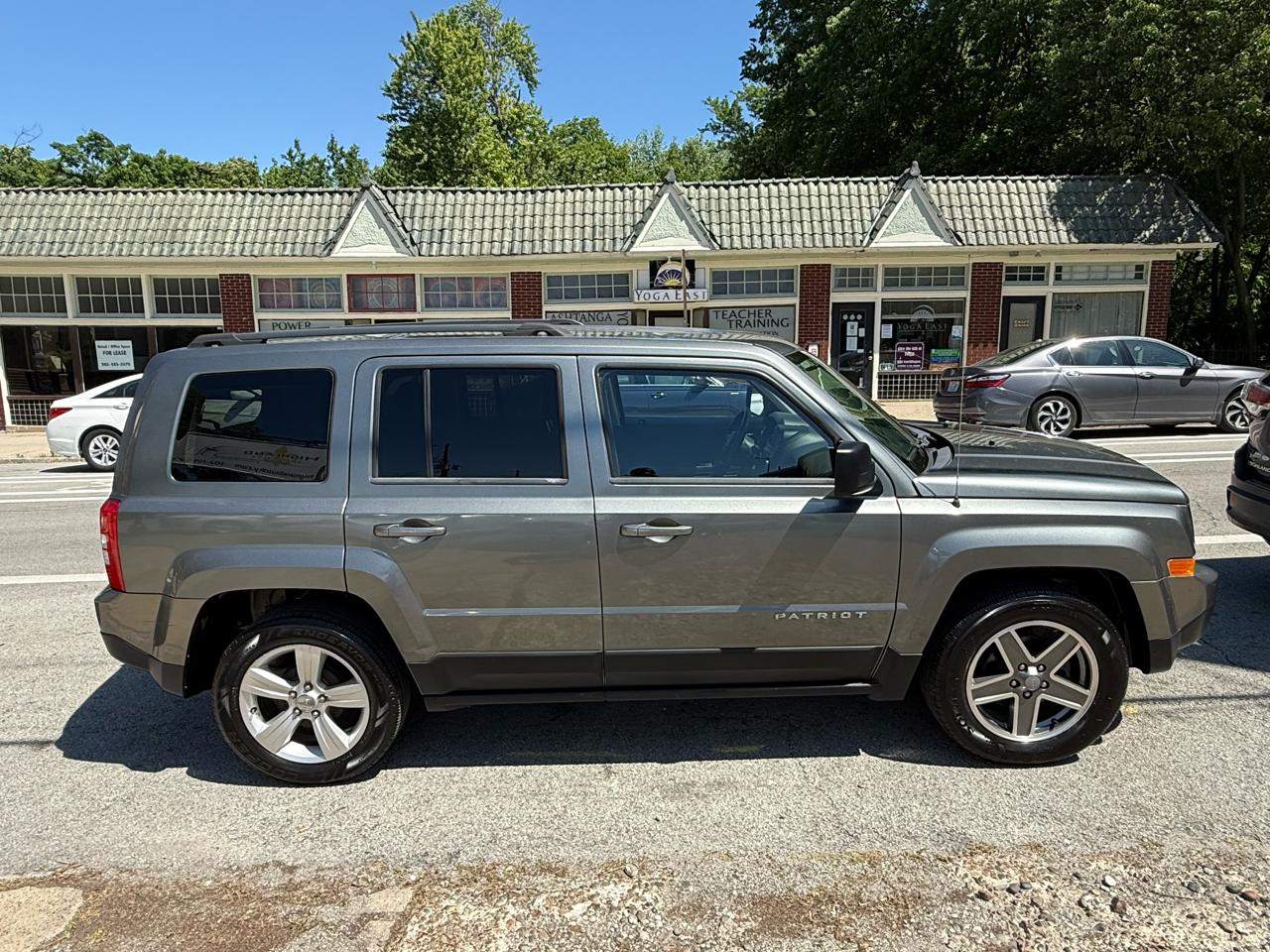 Jeep Patriot Latitude 2WD 2012