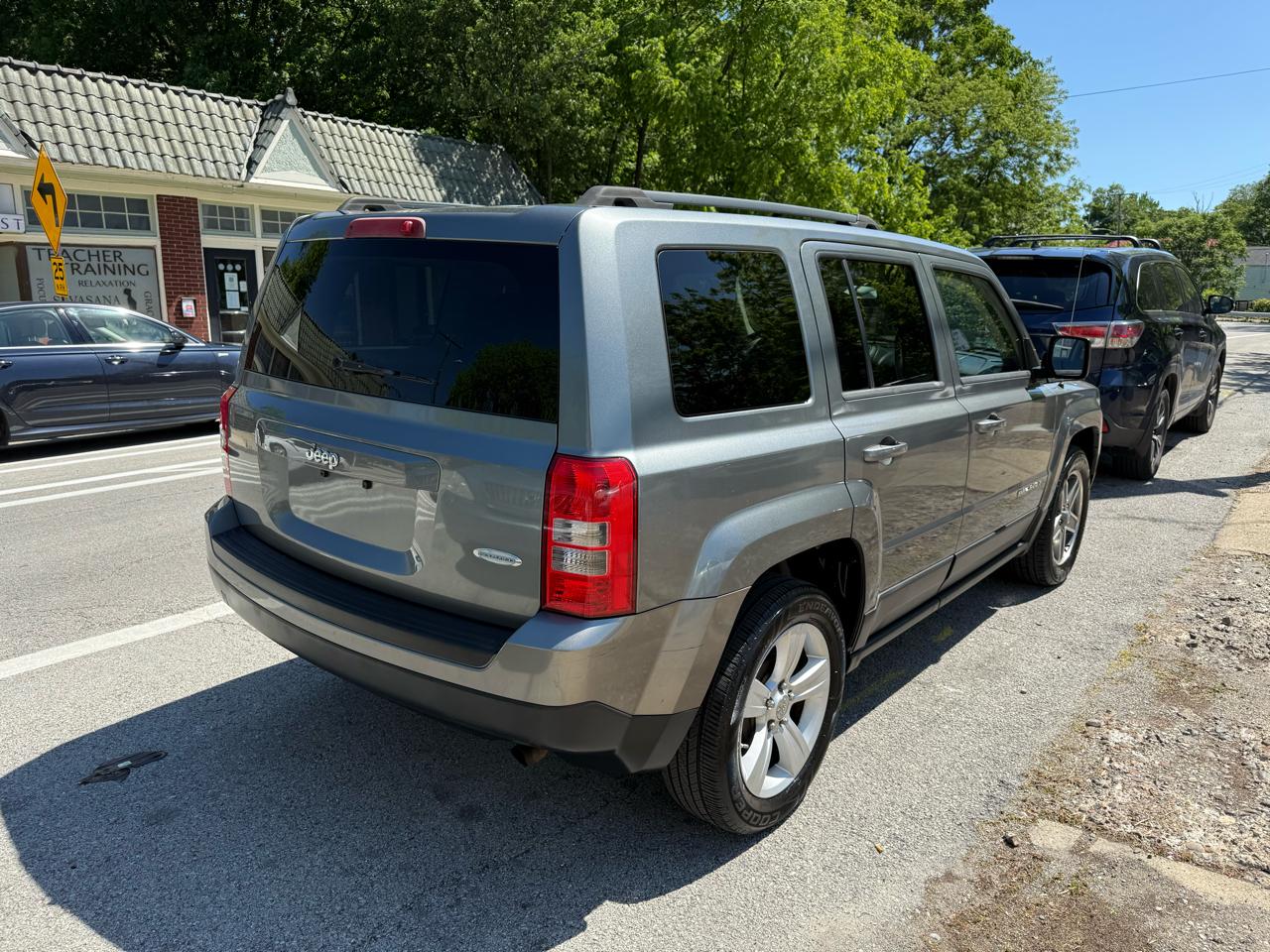Jeep Patriot Latitude 2WD 2012