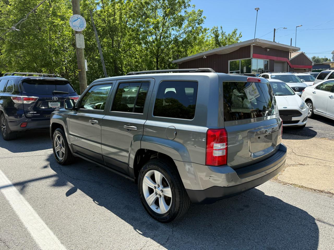 Jeep Patriot Latitude 2WD 2012