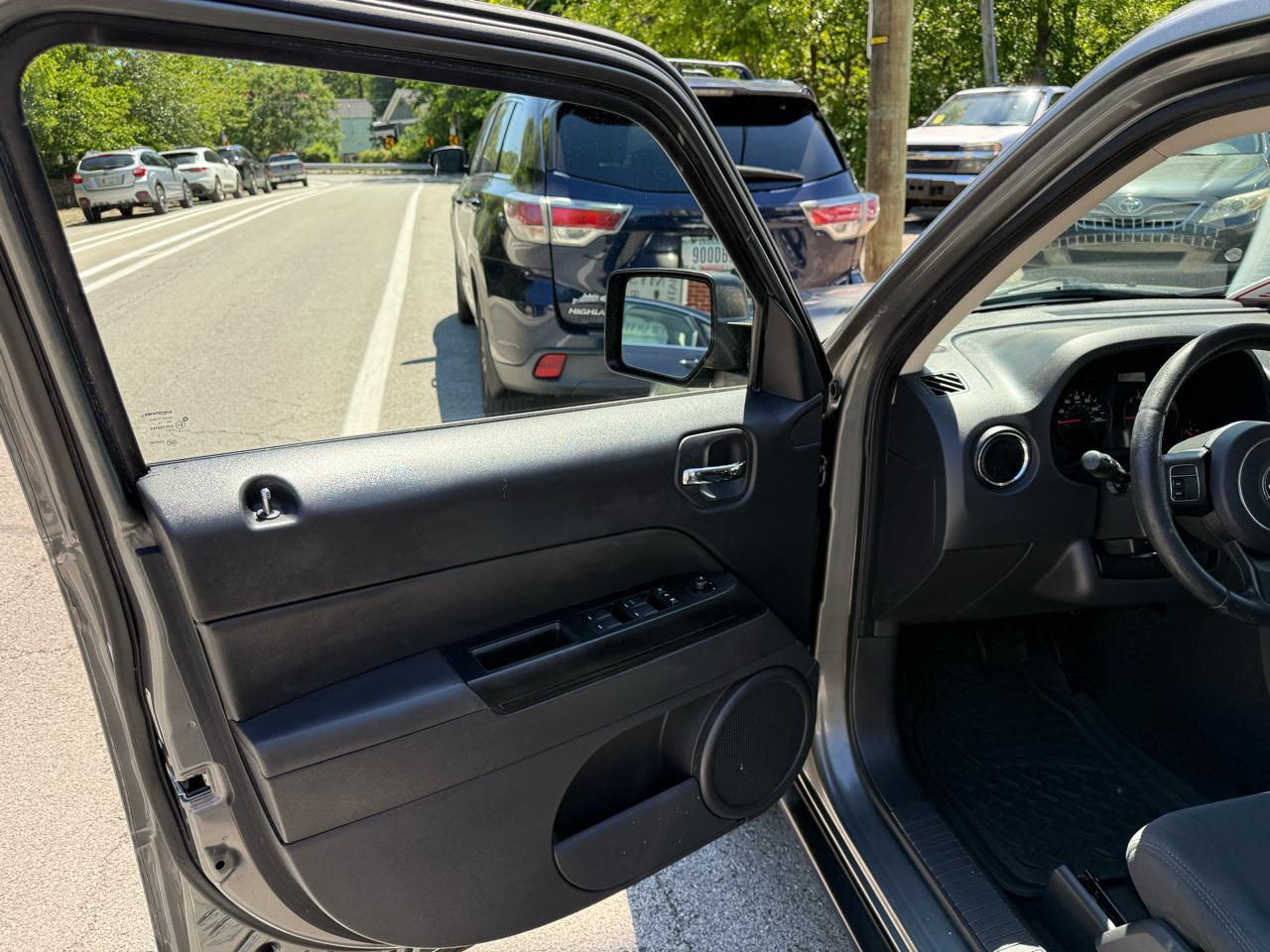 Jeep Patriot Latitude 2WD 2012