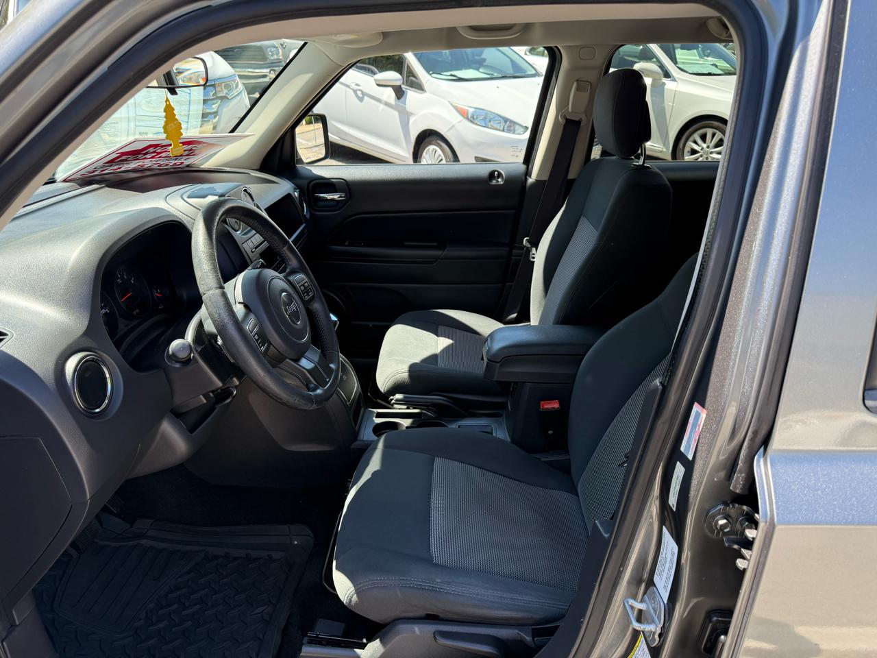 Jeep Patriot Latitude 2WD 2012