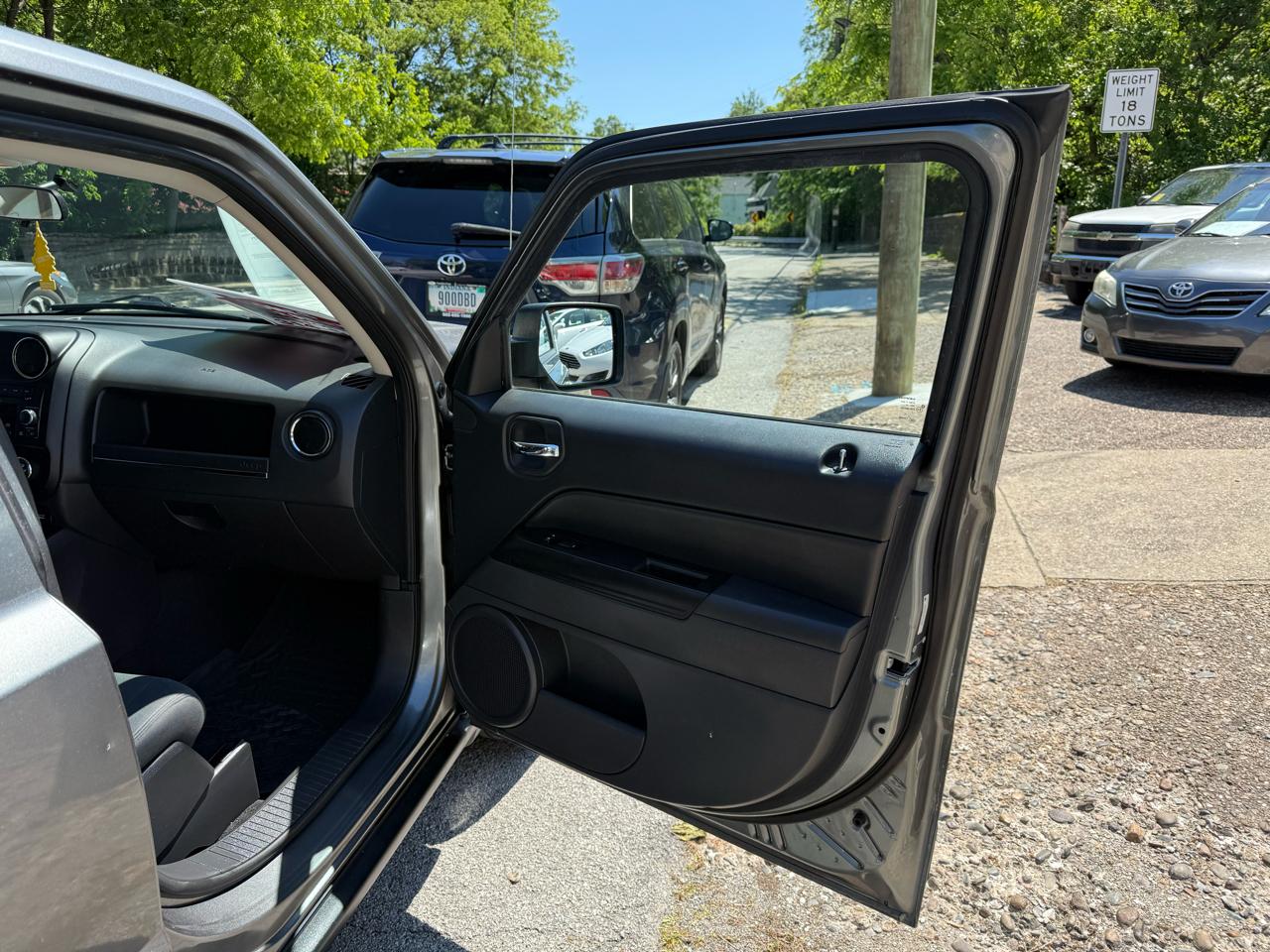 Jeep Patriot Latitude 2WD 2012