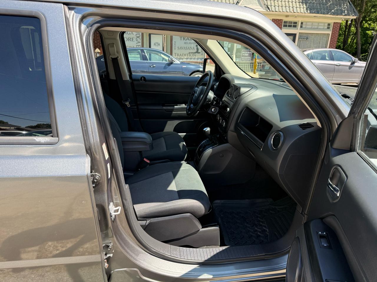 Jeep Patriot Latitude 2WD 2012