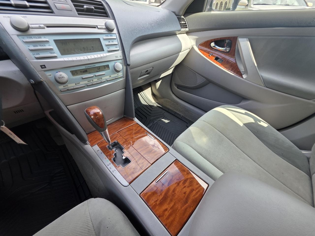 Toyota Camry XLE 5-Spd AT 2009