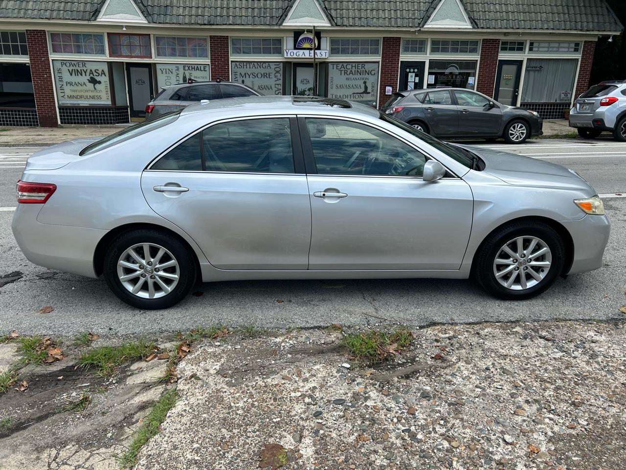 Toyota Camry LE V6 6-Spd AT 2010