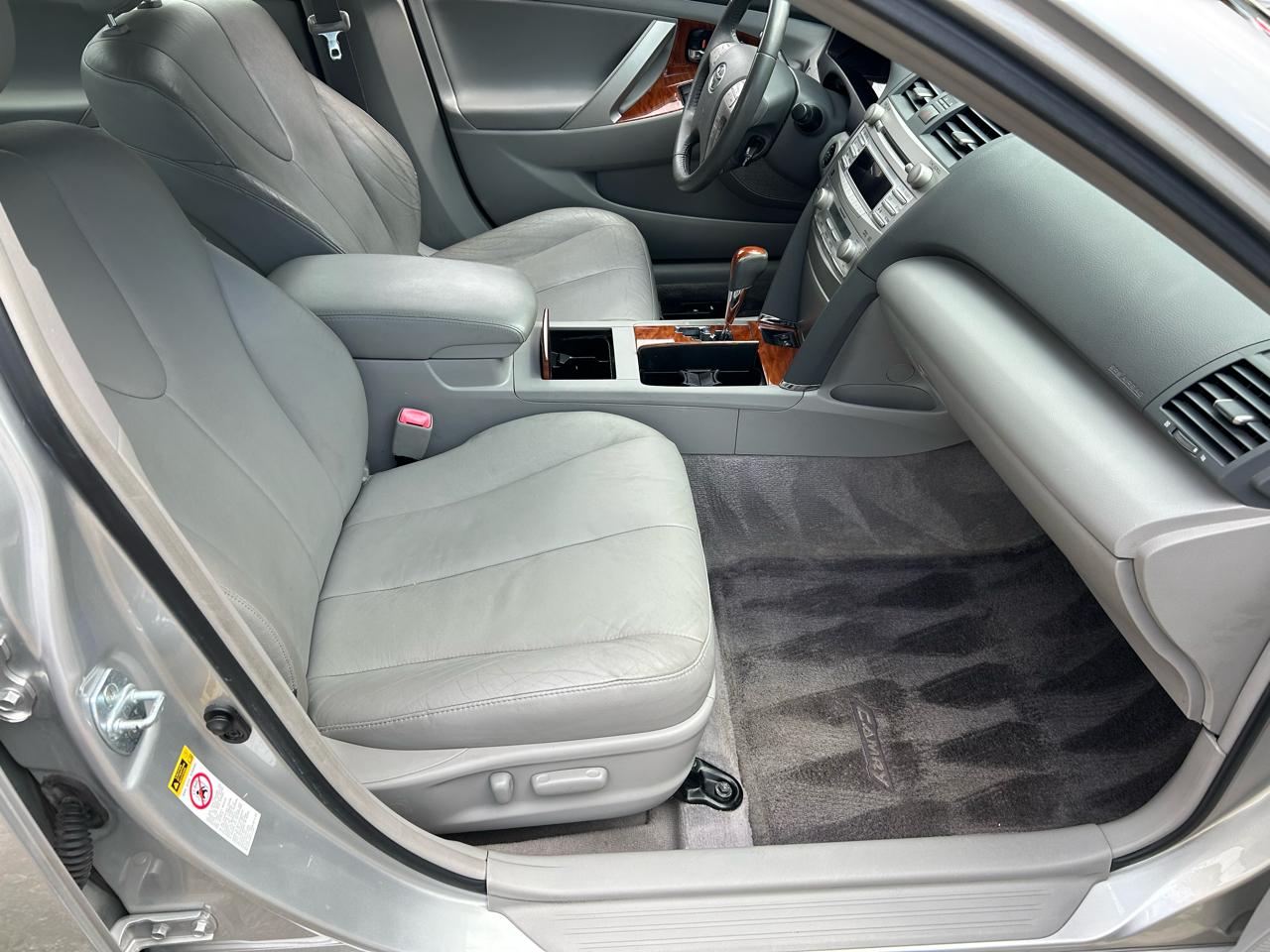 Toyota Camry LE V6 6-Spd AT 2010