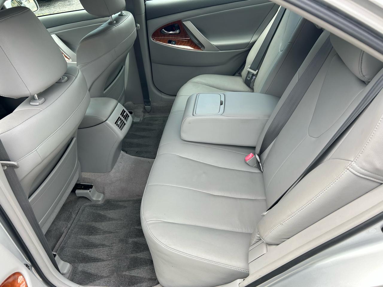 Toyota Camry LE V6 6-Spd AT 2010