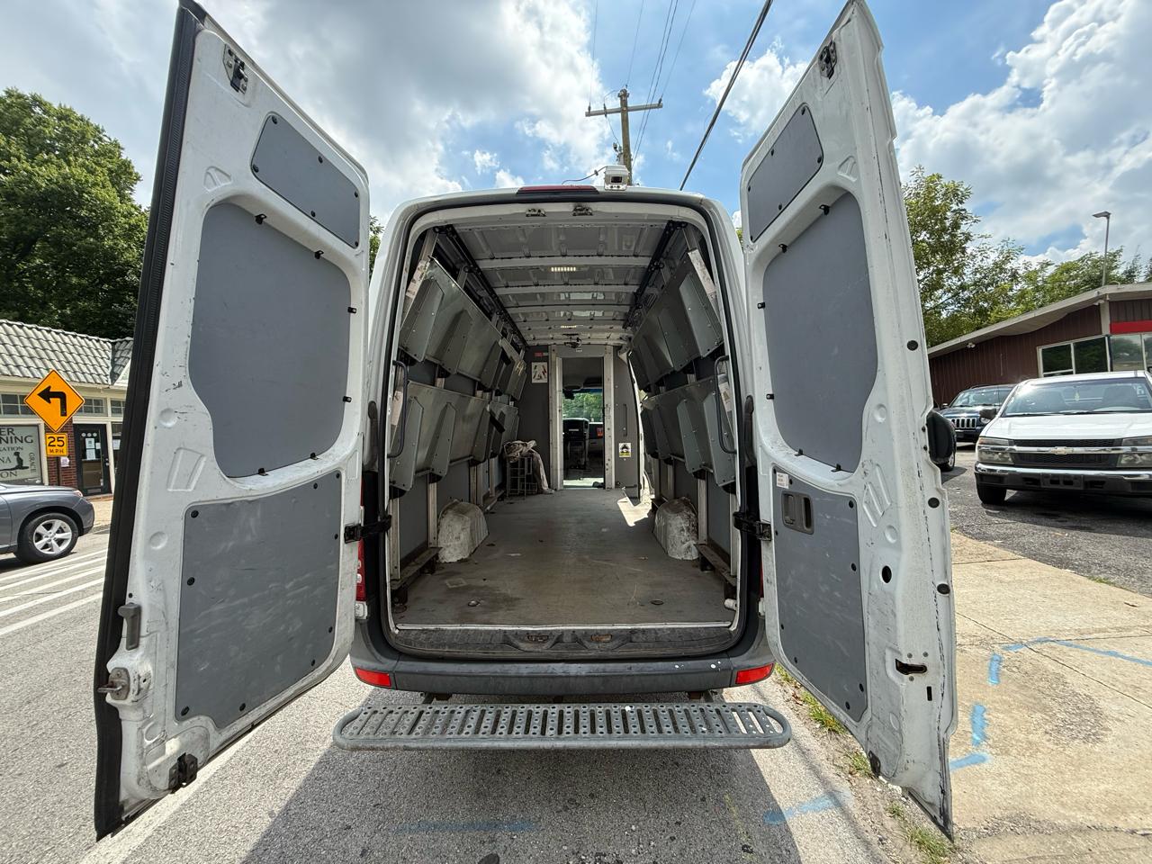 Mercedes-Benz Sprinter 2500 High Roof Cargo 4cyl 170WB 2014