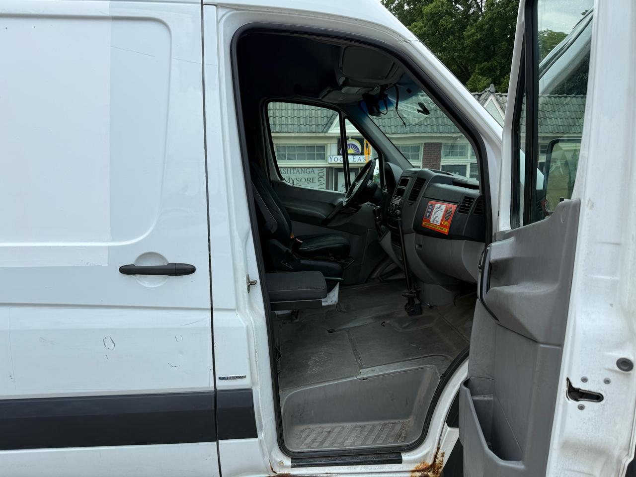 Mercedes-Benz Sprinter 2500 High Roof Cargo 4cyl 170WB 2014