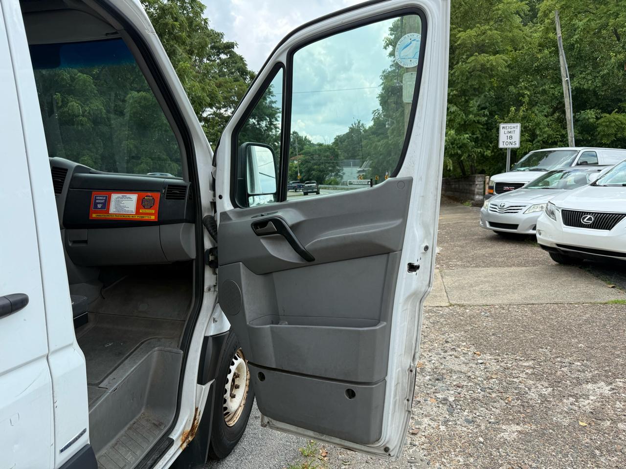 Mercedes-Benz Sprinter 2500 High Roof Cargo 4cyl 170WB 2014