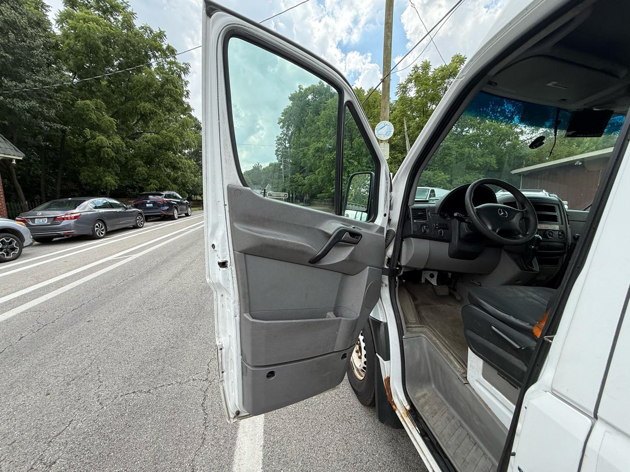 Mercedes-Benz Sprinter 2500 High Roof Cargo 4cyl 170WB 2014