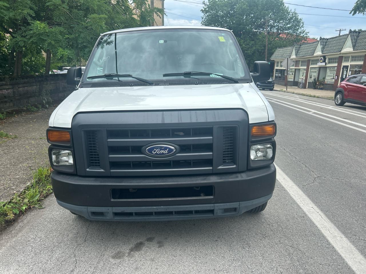 Ford Econoline E-150 2011