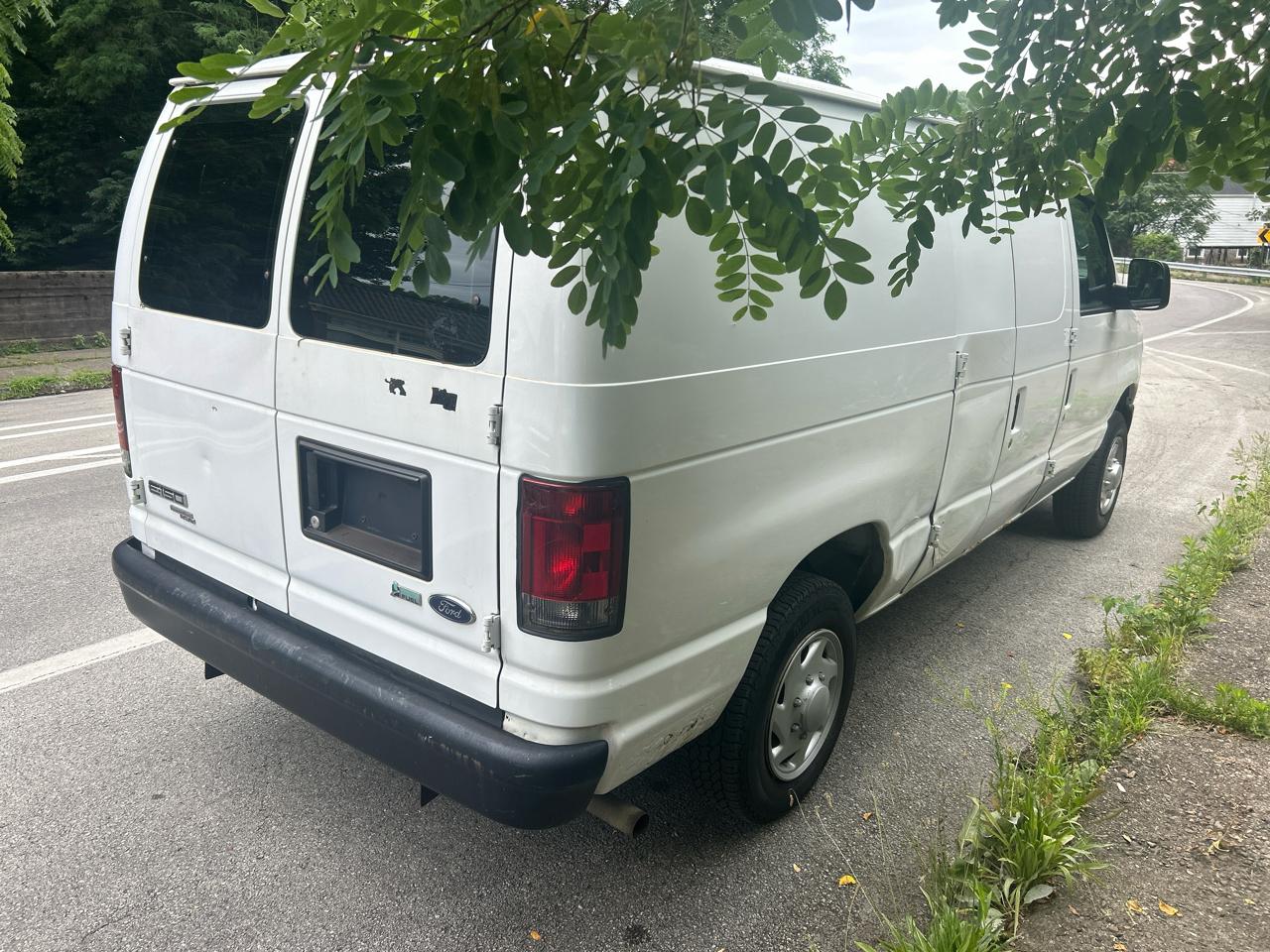 Ford Econoline E-150 2011