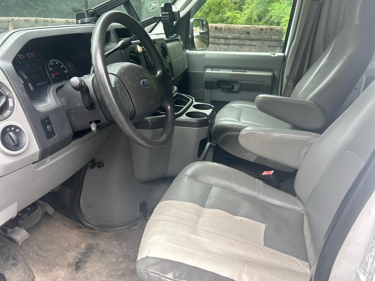 Ford Econoline E-150 2011