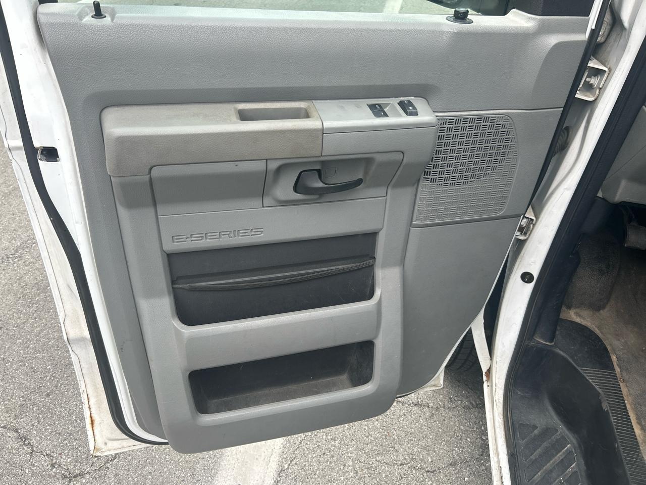 Ford Econoline E-150 2011