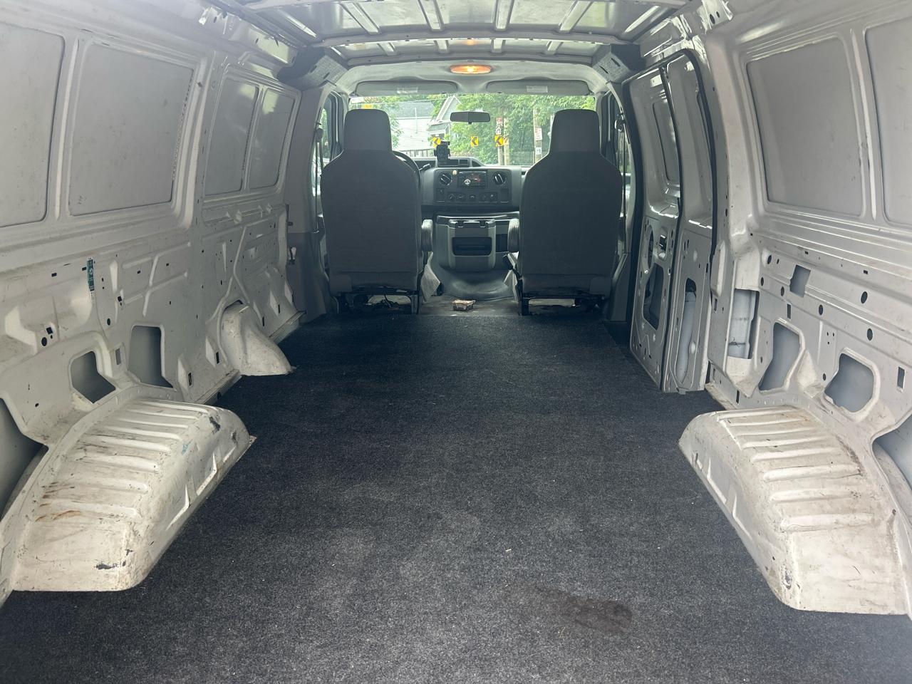 Ford Econoline E-150 2011