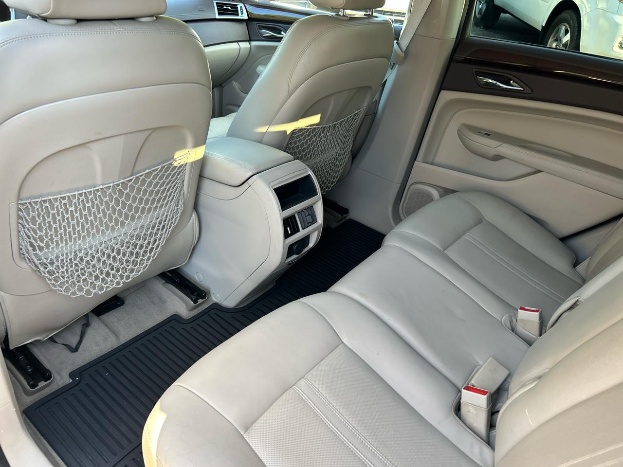 Cadillac SRX Luxury Collection 2011