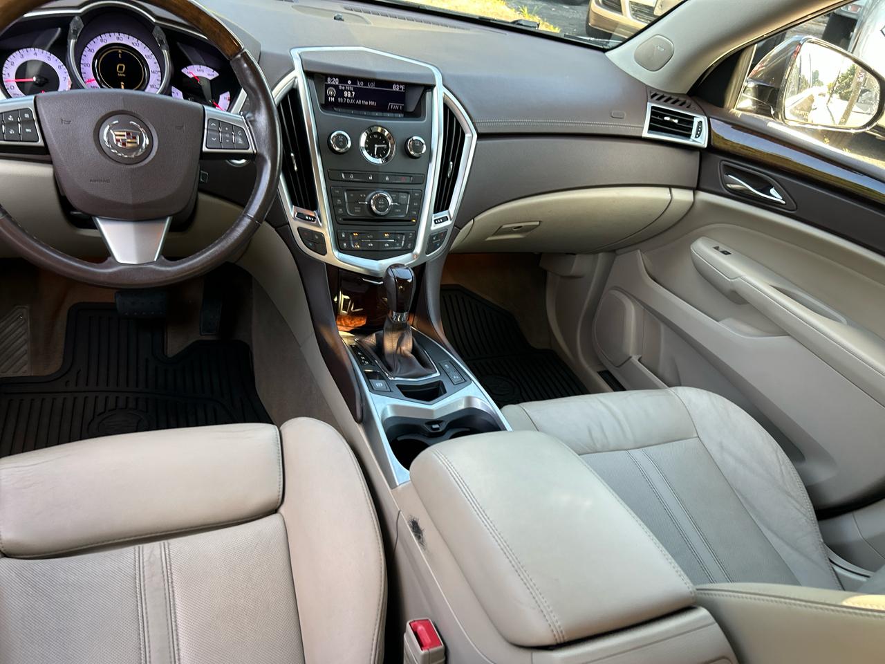 Cadillac SRX Luxury Collection 2011