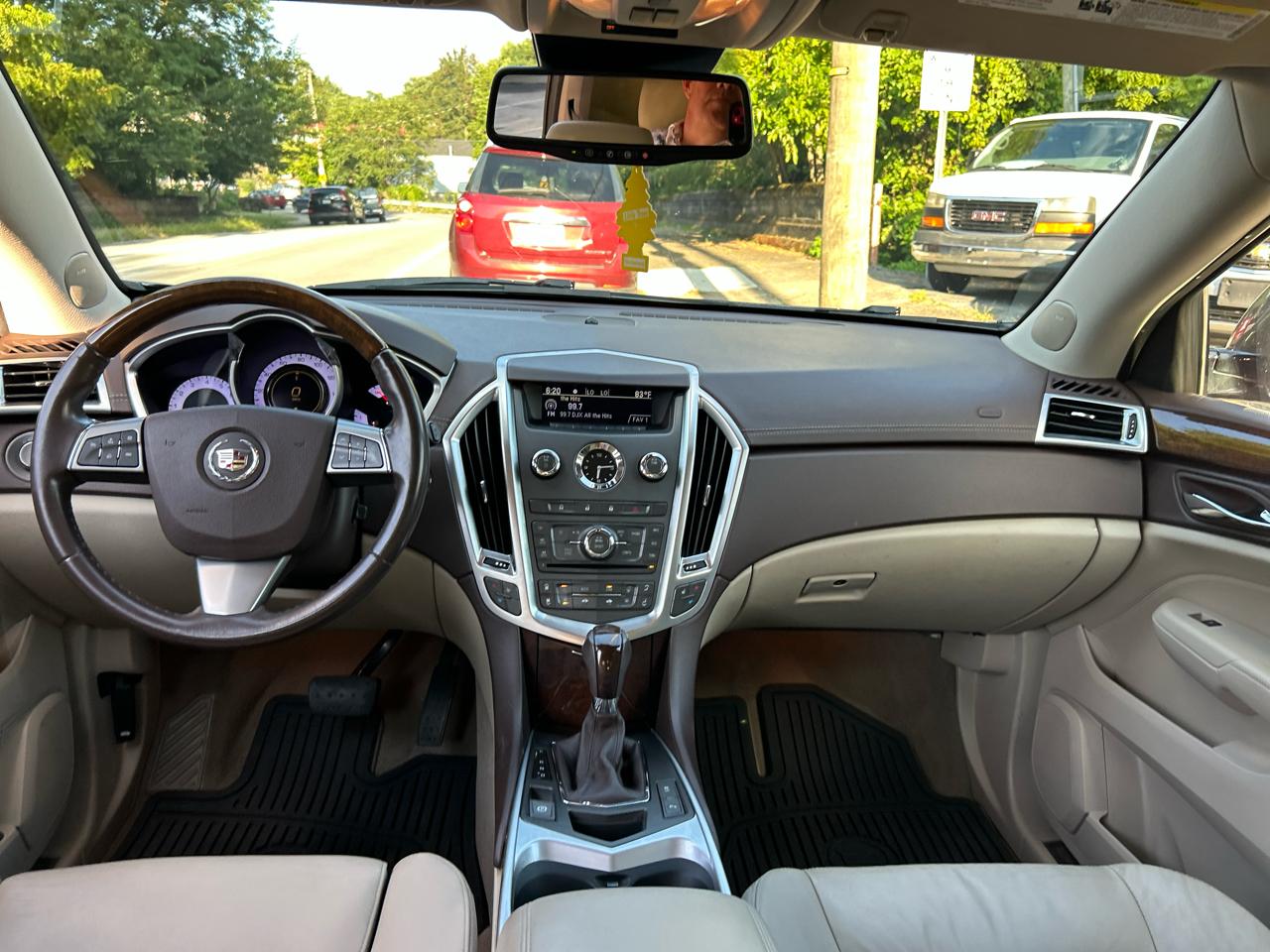Cadillac SRX Luxury Collection 2011