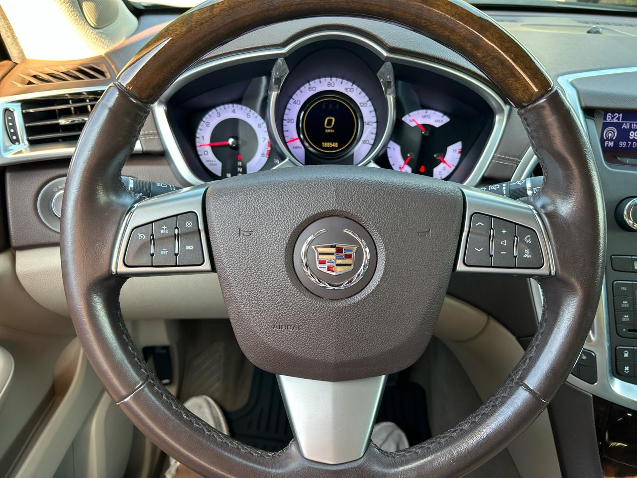 Cadillac SRX Luxury Collection 2011