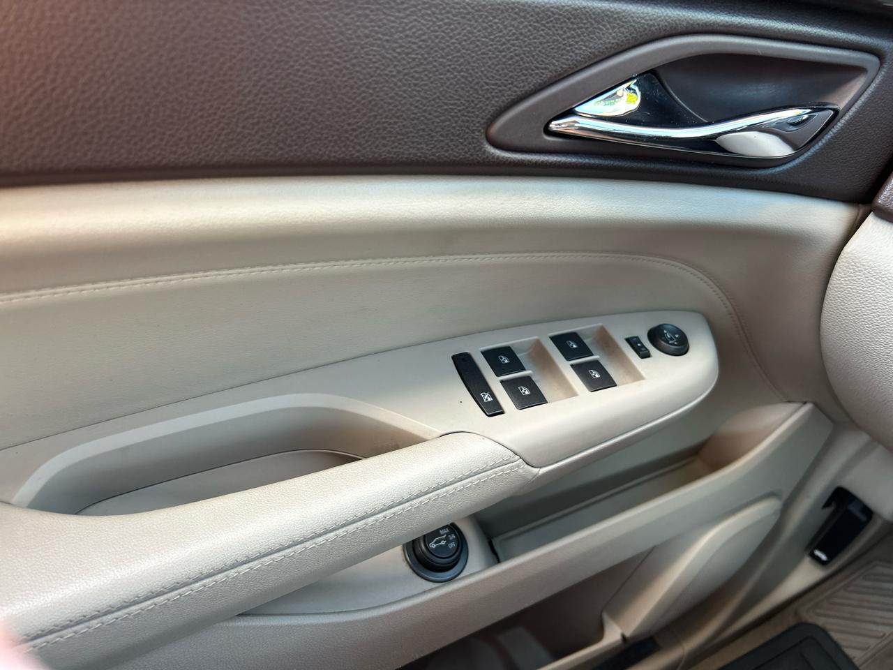Cadillac SRX Luxury Collection 2011