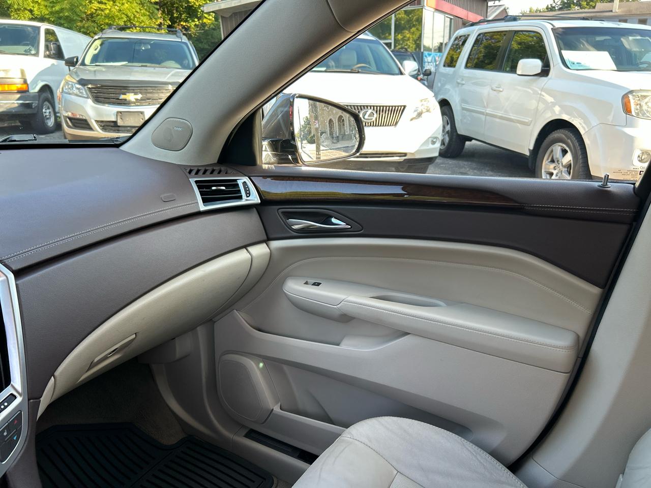 Cadillac SRX Luxury Collection 2011
