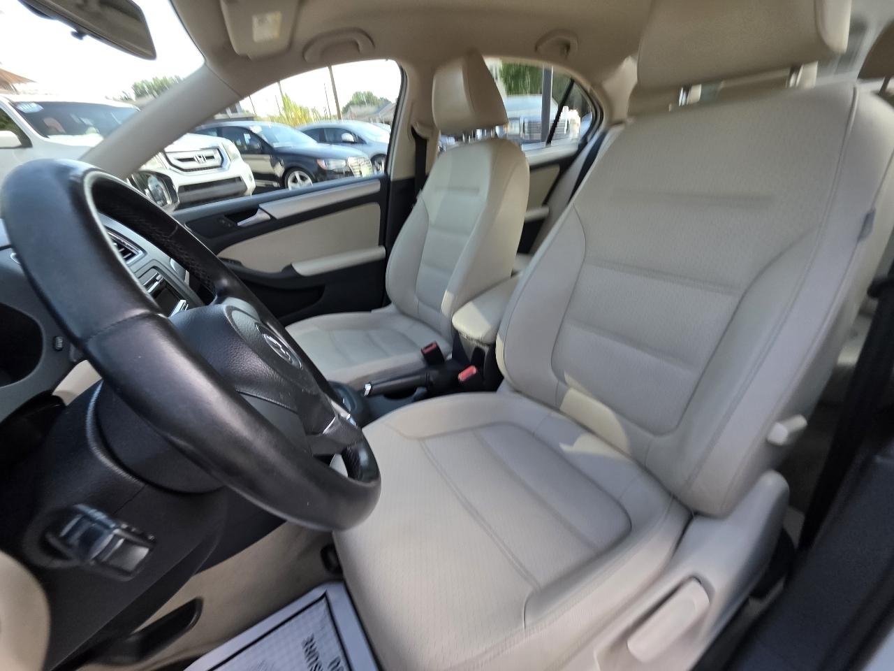 Volkswagen Jetta SE 2013
