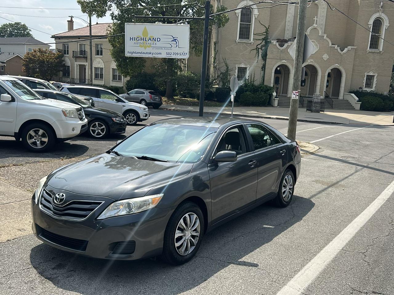 Toyota Camry Base 6-Spd AT 2011