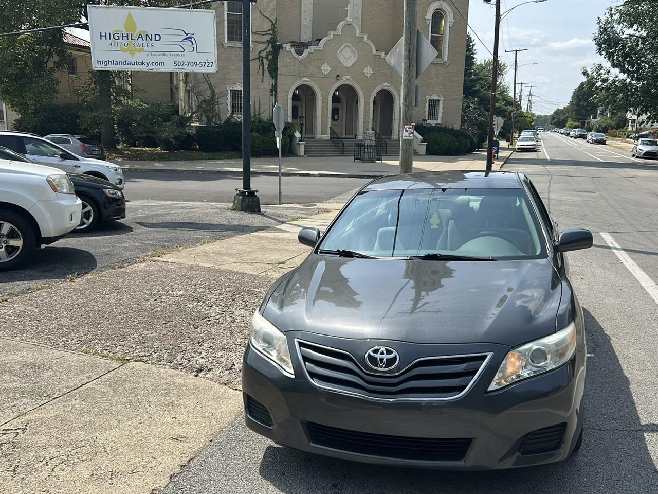 Toyota Camry Base 6-Spd AT 2011