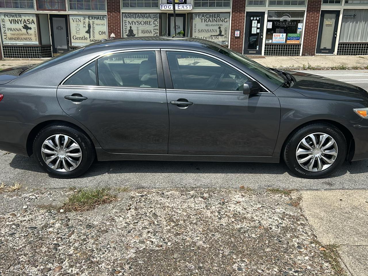 Toyota Camry Base 6-Spd AT 2011