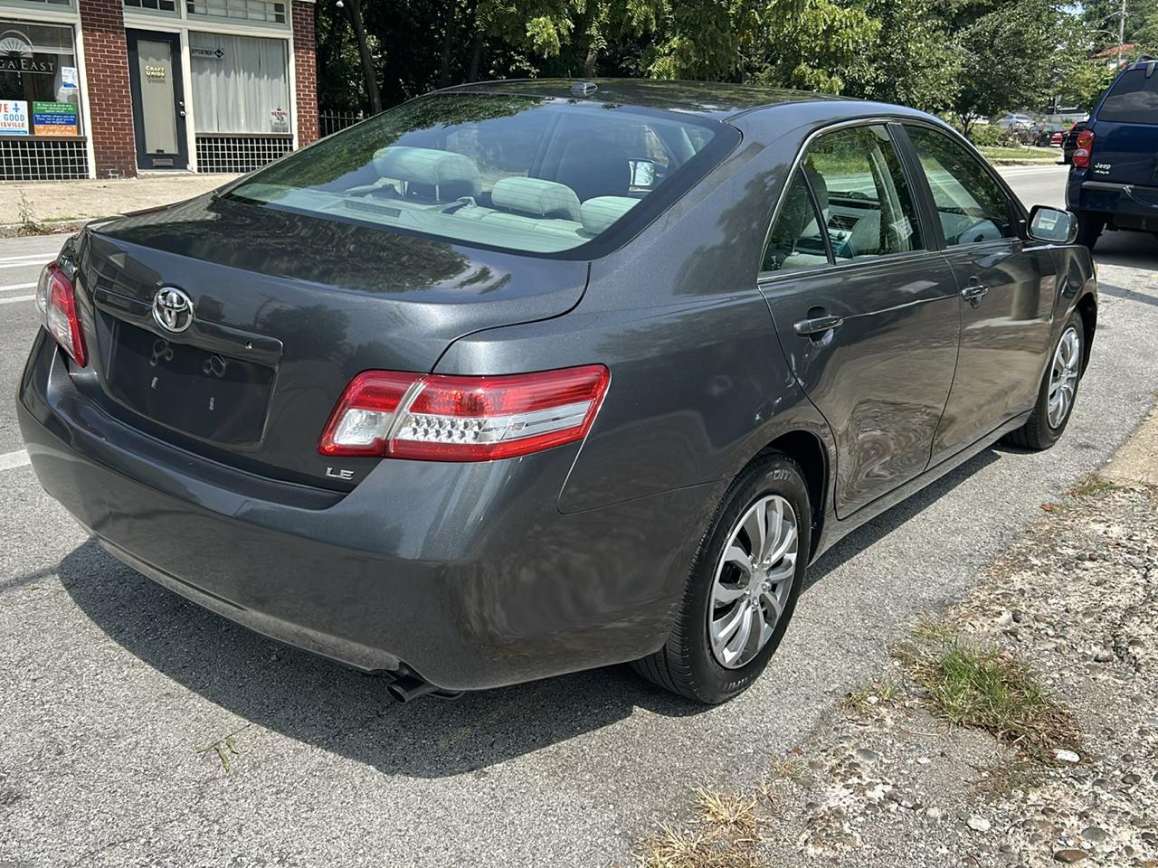 Toyota Camry Base 6-Spd AT 2011