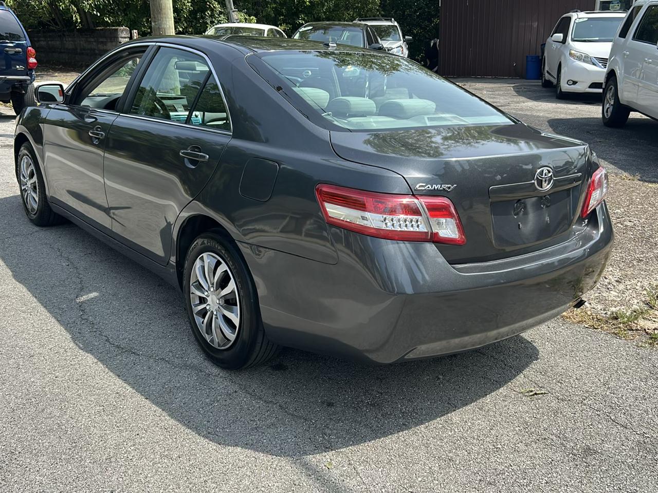 Toyota Camry Base 6-Spd AT 2011
