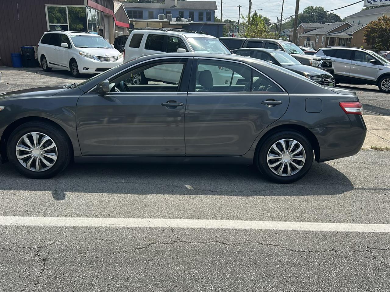 Toyota Camry Base 6-Spd AT 2011