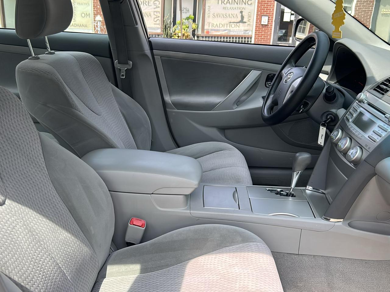 Toyota Camry Base 6-Spd AT 2011