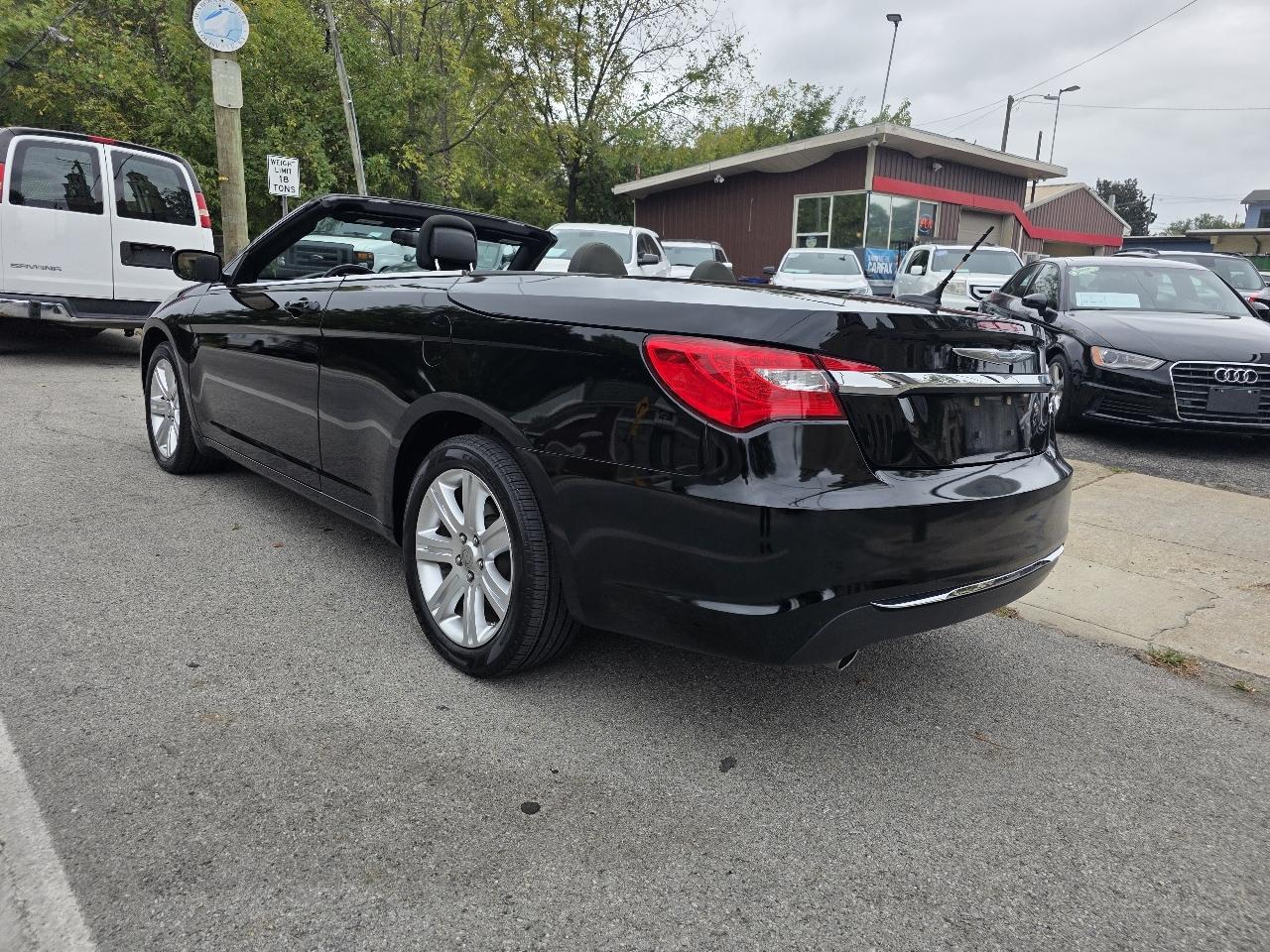 Chrysler 200 photo 5