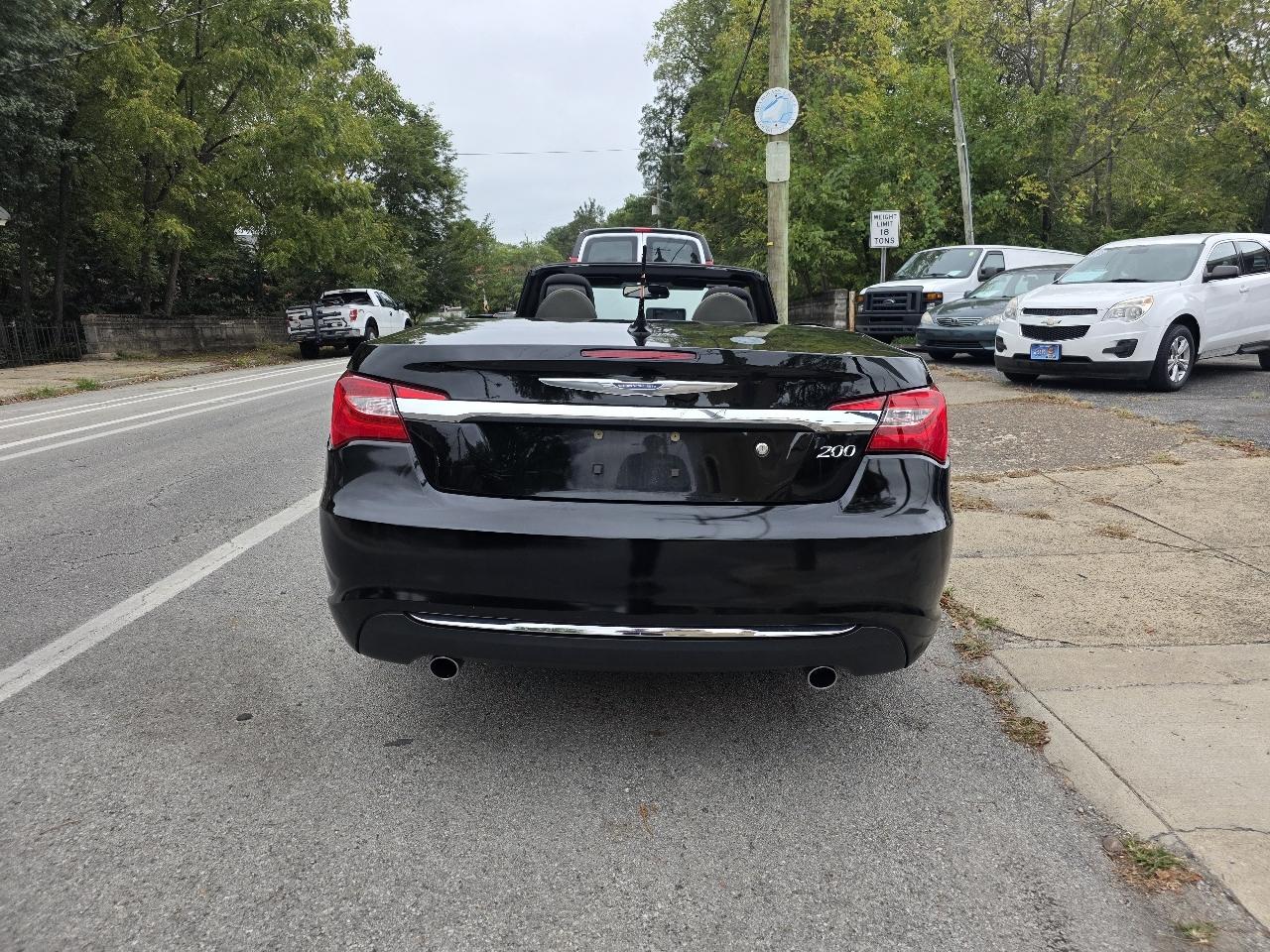 Chrysler 200 photo 7