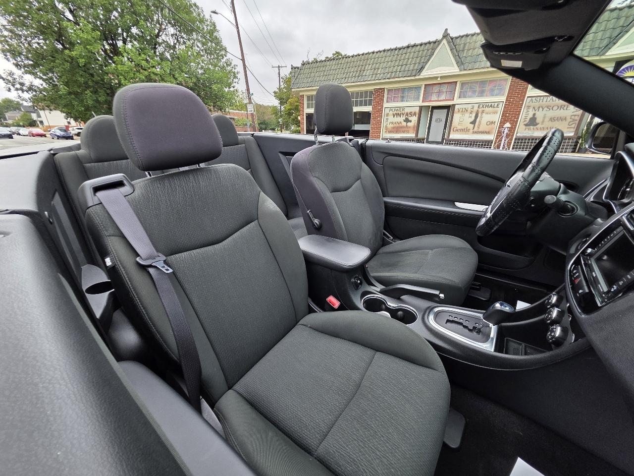 Chrysler 200 photo 29