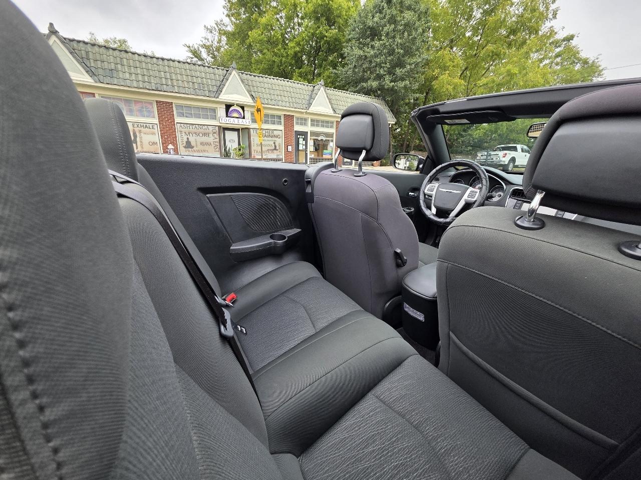 Chrysler 200 photo 34