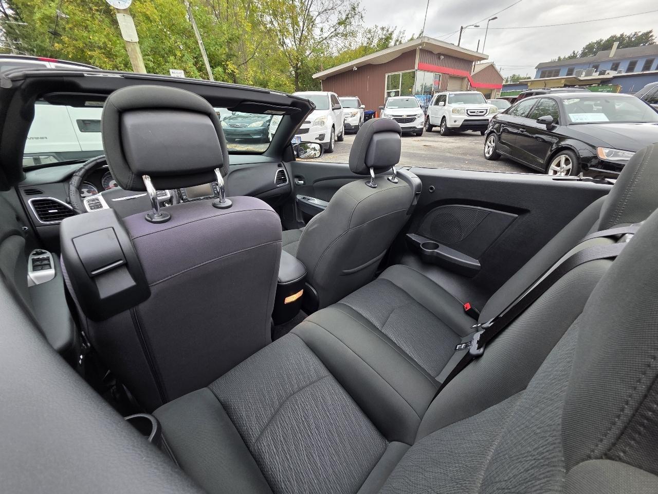 Chrysler 200 photo 35