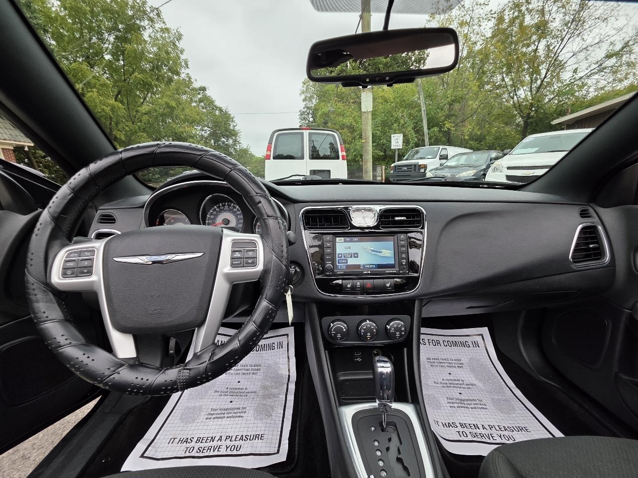 Chrysler 200 photo 21