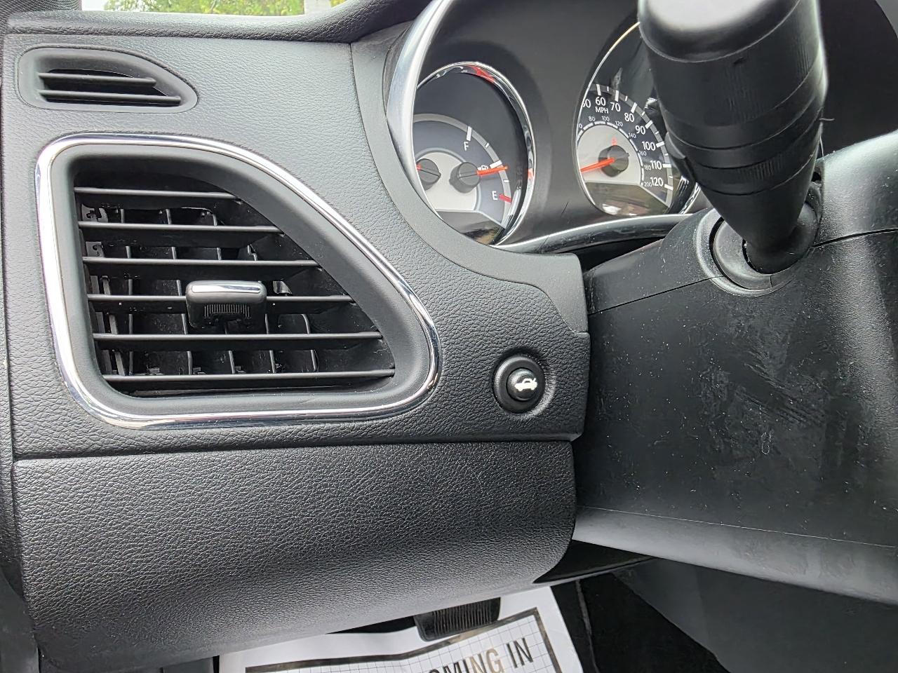 Chrysler 200 photo 22