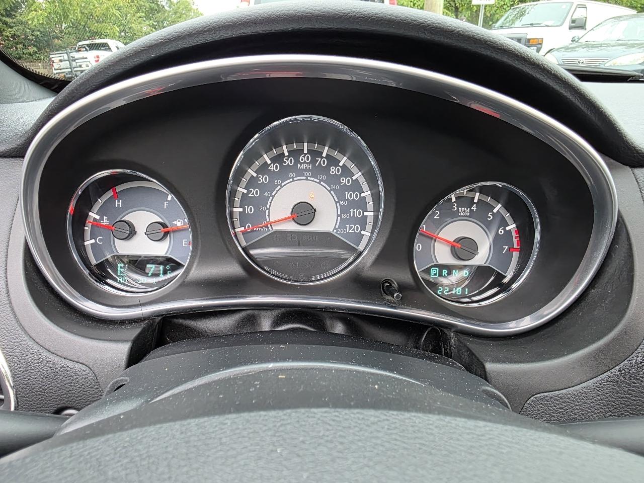 Chrysler 200 photo 24
