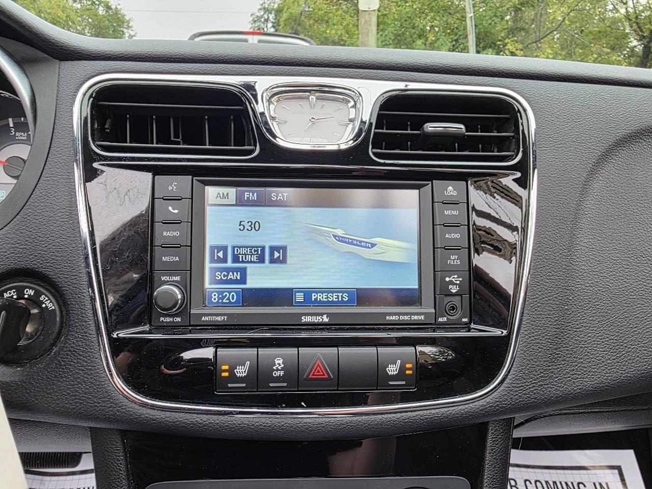 Chrysler 200 photo 25