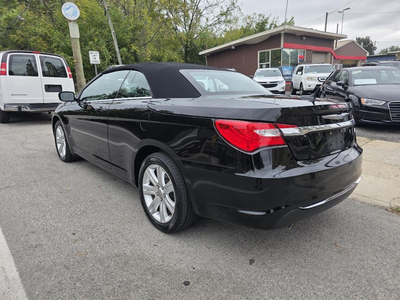 Chrysler 200 photo 6