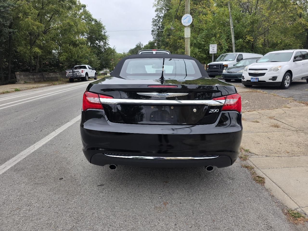 Chrysler 200 photo 8