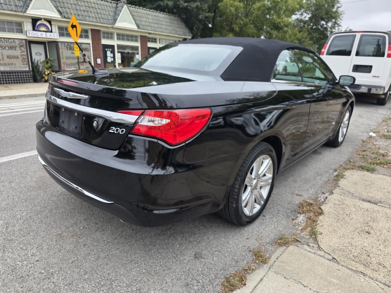 Chrysler 200 photo 10