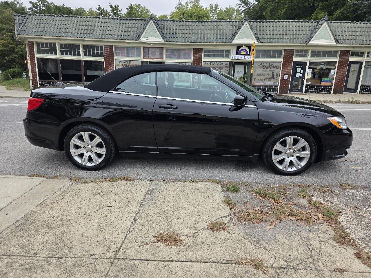 Chrysler 200 photo 12