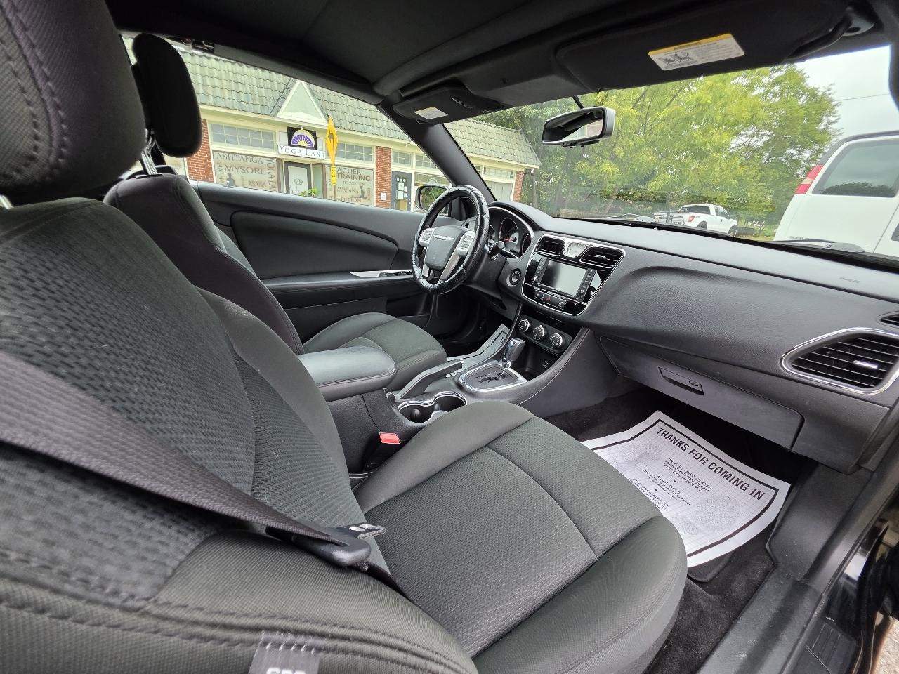 Chrysler 200 photo 31