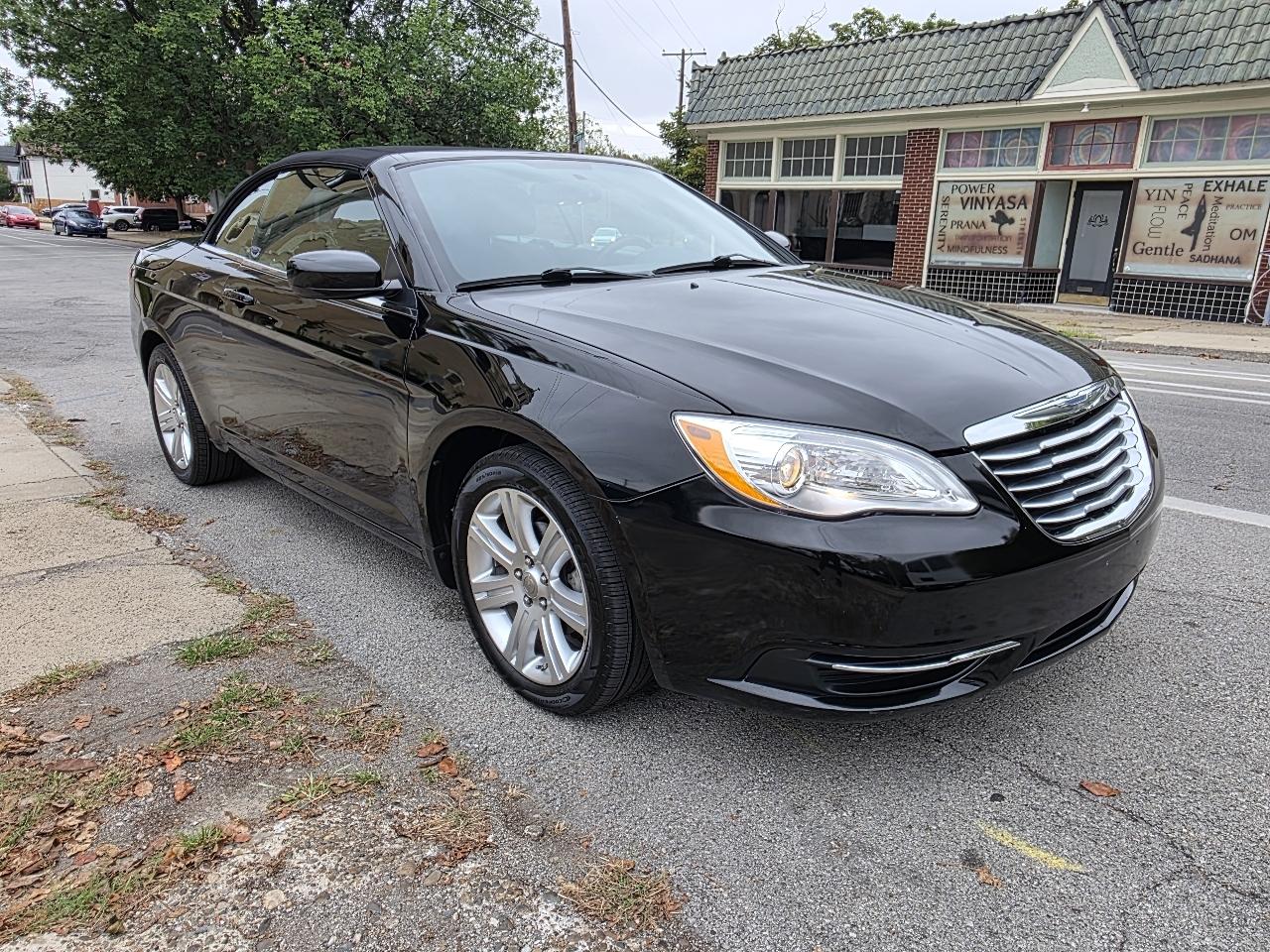 Chrysler 200 photo 14