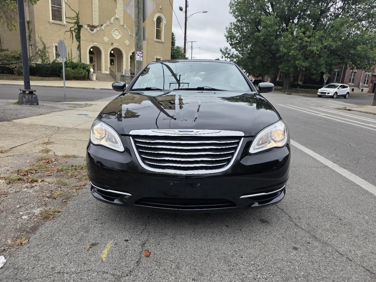 Chrysler 200 photo 16